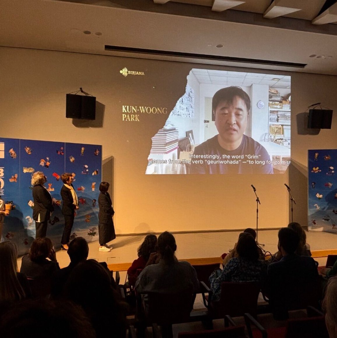 세월호 참사의 아픔과 기억을 담은 그림책 <세월 1994-2014>(문은아 글, 박건웅 그림, 노란상상 펴냄)이 BIB(브라티슬라바 일러스트레이션 비엔날레, Biennial of Illustrations Bratislava) 황금사과상(Golden Apple)을 수상했습니다. 축하드립니다. BIB는 1967년에 시작된 세계적인 그림책상입니다.