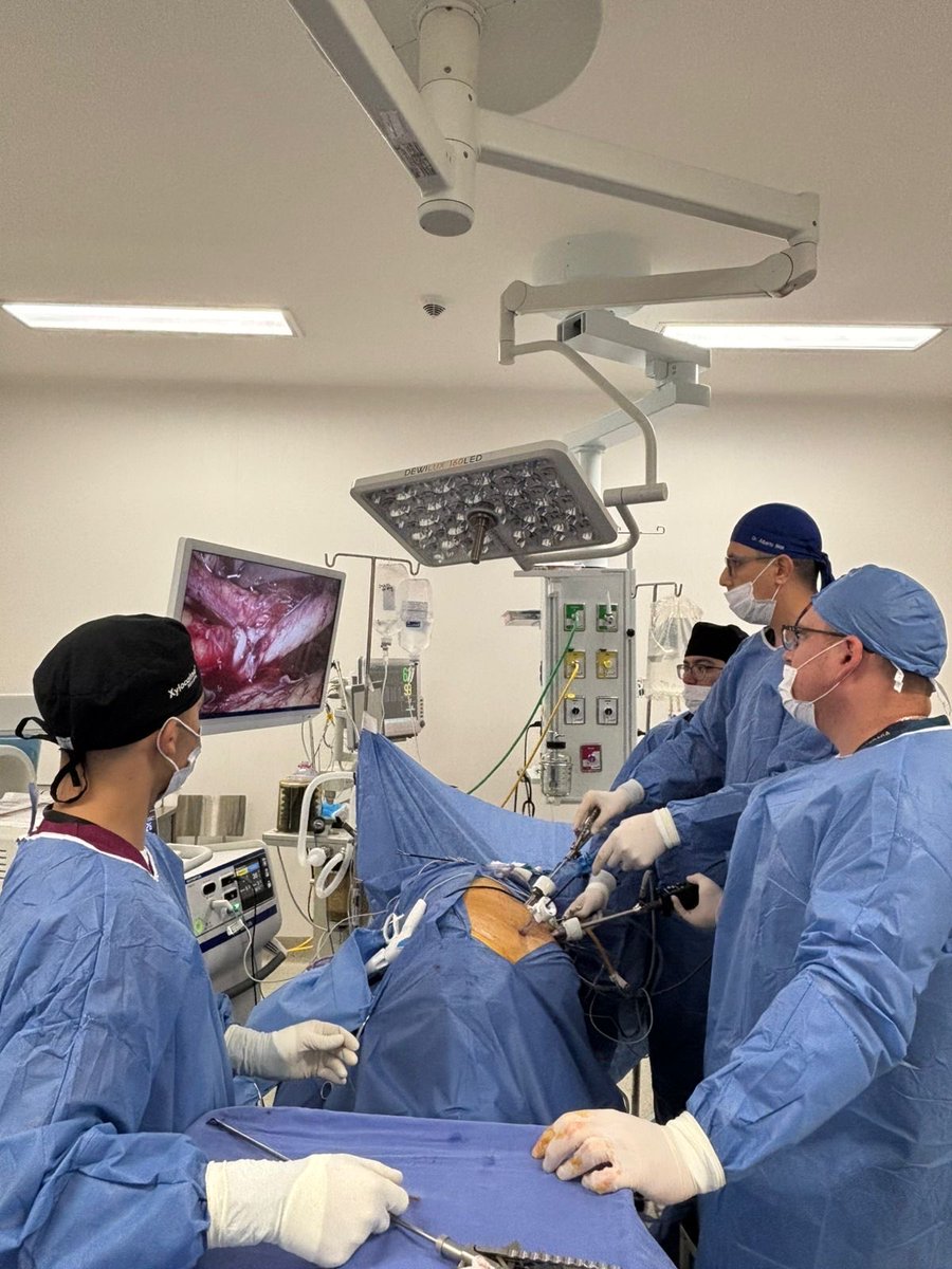 dr_blas's tweet photo. Ureteroplastia laparoscópica con injerto de mucosa oral para el tratamiento de estenosis ureteral con el UroTeam de @HgeSonora. https://t.co/KBqDXFvfVT