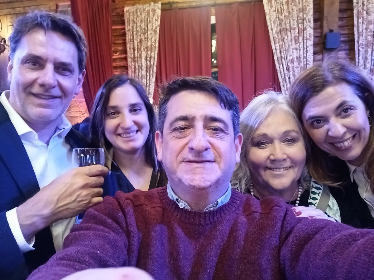 EN BARILOCHE CON LA AAOC 
Adrian Nervo, María Illia, Florencia Perazzo y Victoria Costanzo