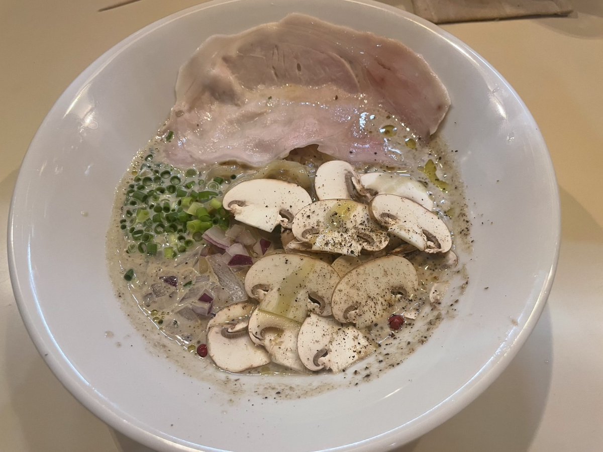 menyaevian's tweet photo. 季節限定
マッシュルームらーめん￥1100 
11月末日迄
限定
担々麺￥1000（海老出汁使用）
冷し（豆乳仕立て）
温（豚骨、豆乳仕立て）
フルートトマト氷まぜそばは終了しております https://t.co/XngSB8pxKz