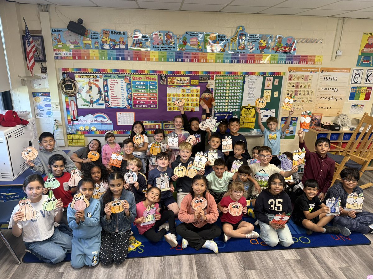 We LOVED meeting our kindergarten kindness buddies and completing a Spookly pumpkin activity together 🎃🎃 #WeAreBethpage <a href="/BethpageUFSD/">BethpageUFSD</a> 
<a href="/MrsSchmidtCCS/">Nancy Schmidt</a>