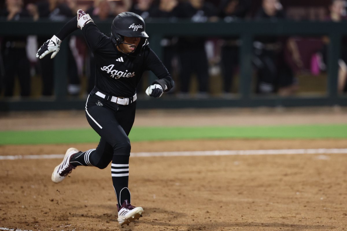 AggieSoftball's tweet photo. First Fall Ball game was a success! 🤩

Texas A&amp;M 9, ULM 0

#GigEm https://t.co/pX7BKJessW