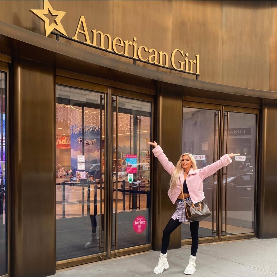 Wouldn't be New York with the American Girl doll shop! ❤️