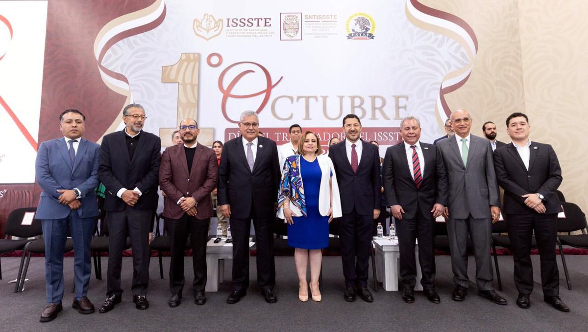 snteSeccion55's tweet photo. Al asistir a la celebración del #DíaDelTrabajadorDelISSSTE, el Mtro. Alfonso Cepeda Salas, Srio. Gral. del #SNTE, resaltó la labor, el profesionalismo y el compromiso de quienes fortalecen la seguridad social en el @ISSSTE_mx a favor de las y los trabajadores del Estado. 🇲🇽 https://t.co/LkCYR4yQ0B