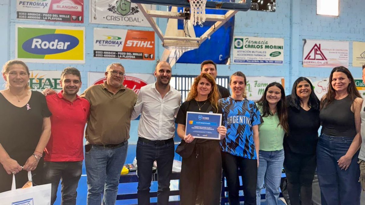 JoseIScotto's tweet photo. Estuvimos en #PozoDelMolle con nuestro #ProgramaMANOS para acompañar al Argentino Sport Club.
Entregamos elementos deportivos que van a potenciar a las jóvenes de vóley y básquet, convencidos de que el deporte es una herramienta fundamental para el crecimiento personal, la igualdad de oportunidades y la construcción de comunidad.
Además, acercamos el programa #FortaleciendoClubes, impulsado por la Agencia Córdoba Deportes, que busca sistematizar y ejecutar acciones para asistir y promover el desarrollo de los clubes deportivos de toda la provincia.
Cada club de barrio es un espacio de encuentro y de valores, y por eso seguimos trabajando para fortalecerlos. En cada rincón de Córdoba impulsamos programas que generan oportunidades y que nos acercan a ese futuro mejor que merecen nuestros jóvenes.
