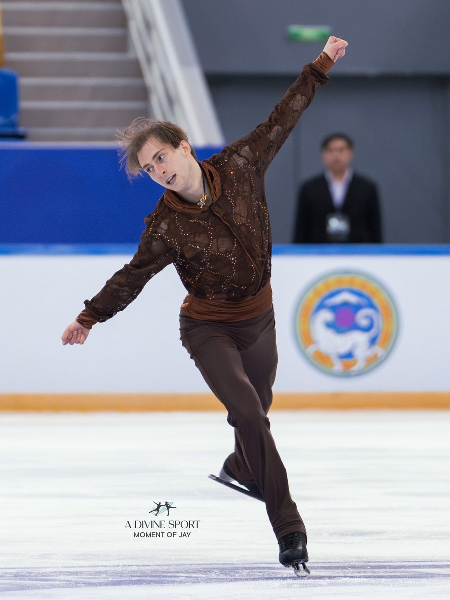 Reigning World silver medalist Mikhail Shaidorov had a strong start to his season yesterday, winning the short program at CS Denis Ten. Nika Egadze (GEO) and Jason Brown (USA) took the 2nd/3rd spots. Men's FS is tomorrow!