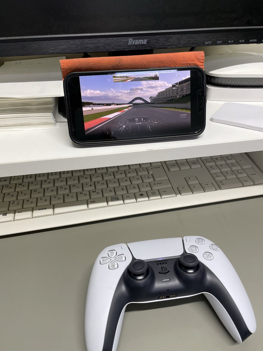 coppe880's tweet photo. 工事で暇だからリモートGT7 https://t.co/WaKiT2AdkR