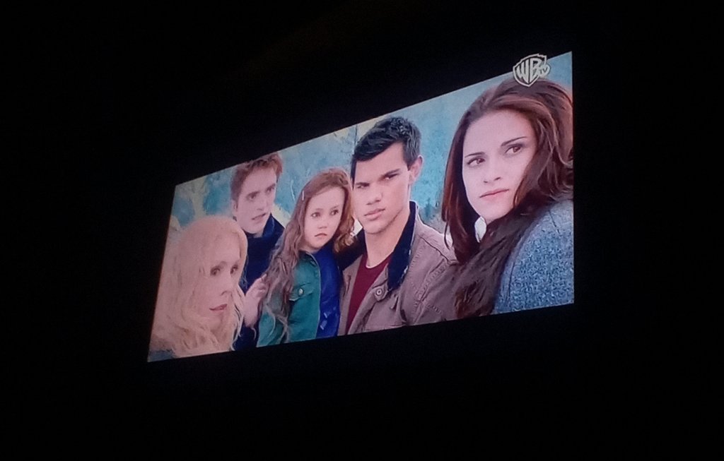 cexi444's tweet photo. #viernes
#crepusculo https://t.co/yRSMIibdXz