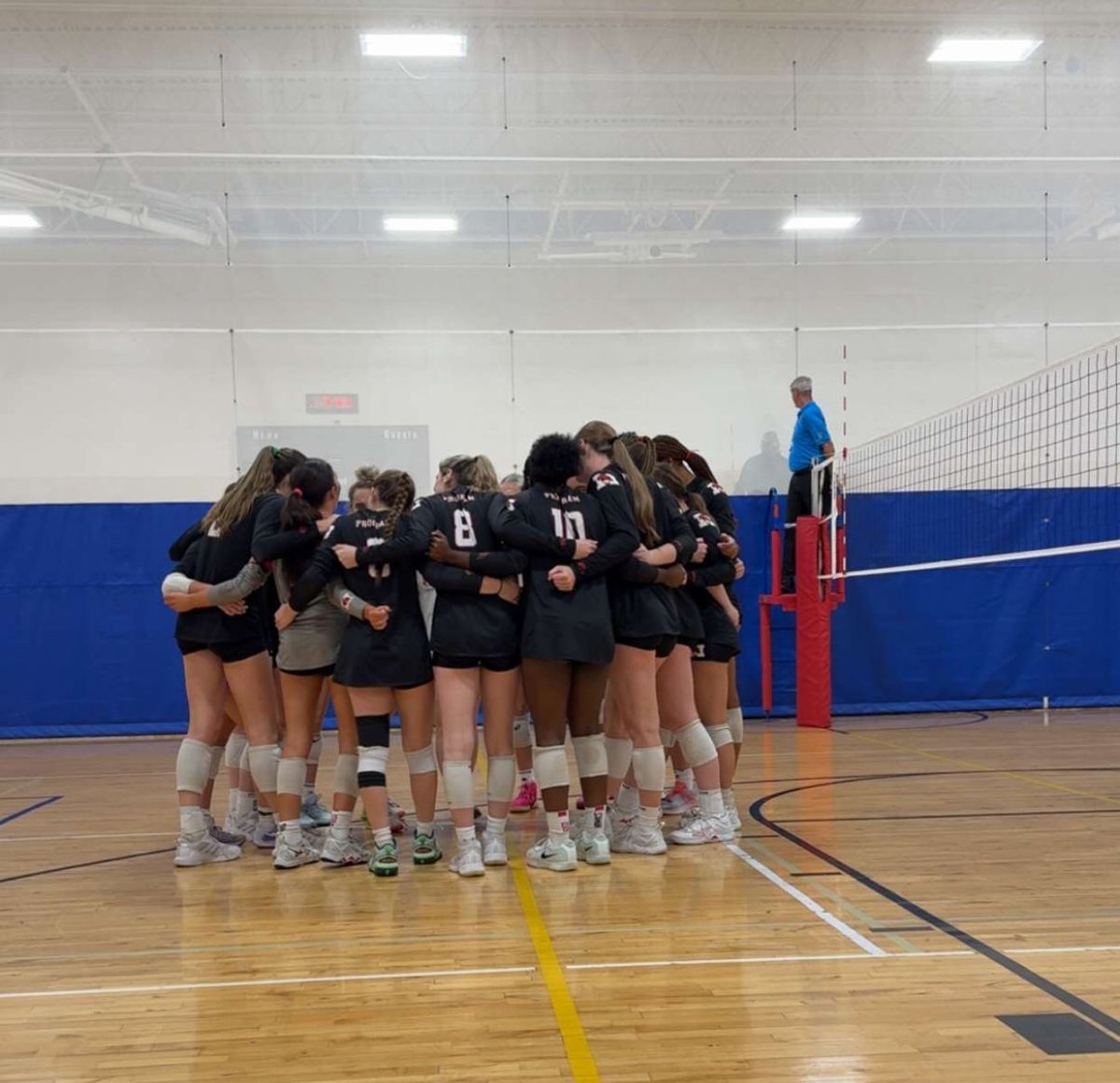 RedHawkVB's tweet image. Redhawks defeat Wahlert and Huntley to advance to Tomorrow’s Gold Bracket. 10am at Brother rice #Program 🏐👏