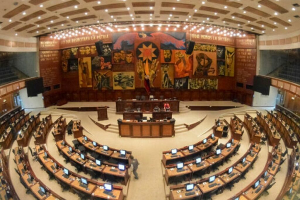 #Urgente ¡LA CORTE CONSTITUCIONAL APROBÓ PROPUESTA DE NOBOA PARA REDUCIR EL NÚMERO DE ASAMBLEÍSTAS!

La Corte Constitucional dio paso a la reforma del artículo 118 y confirmó que la pregunta irá a referéndum con la tabla de reducción en la papeleta.

<a href="/ElDatoEcua/">El Dato Ec</a>👈

#ElDato