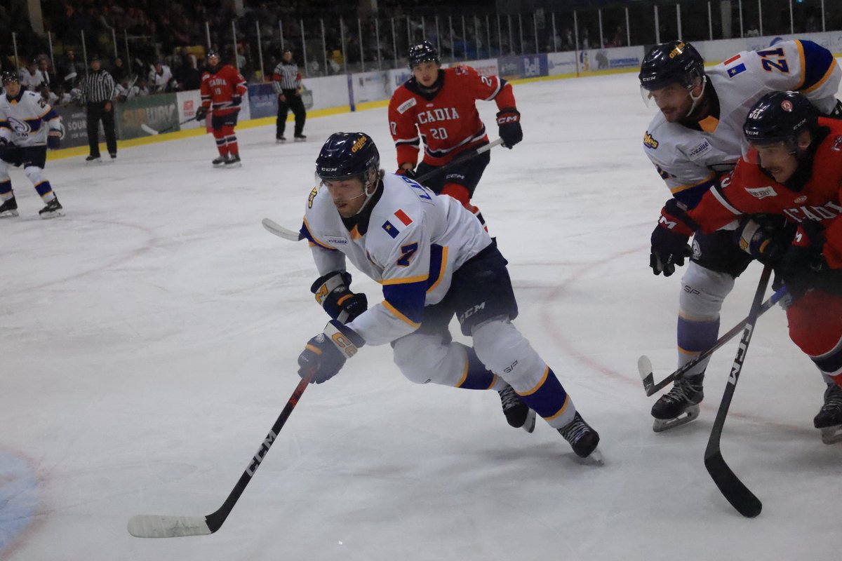 LegerNormand's tweet photo. @aiglesbleus 4 @axemenhockey 1 vendredi soir, 2 buts Jules Boilard, simples Mika Cyr et Olivier-Luc Haché, beau match gardien Nathan Darveau, 2 passes Philippe Collette. https://t.co/ZtFu3jG3PN
