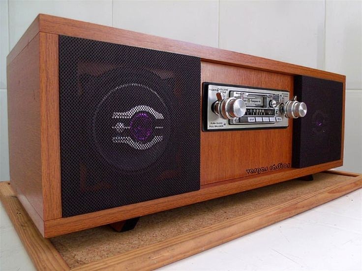 CLRadioAM659's tweet photo. Radio retro (auto) de gabinete de madera aglomerado https://t.co/B6eceaAaEf