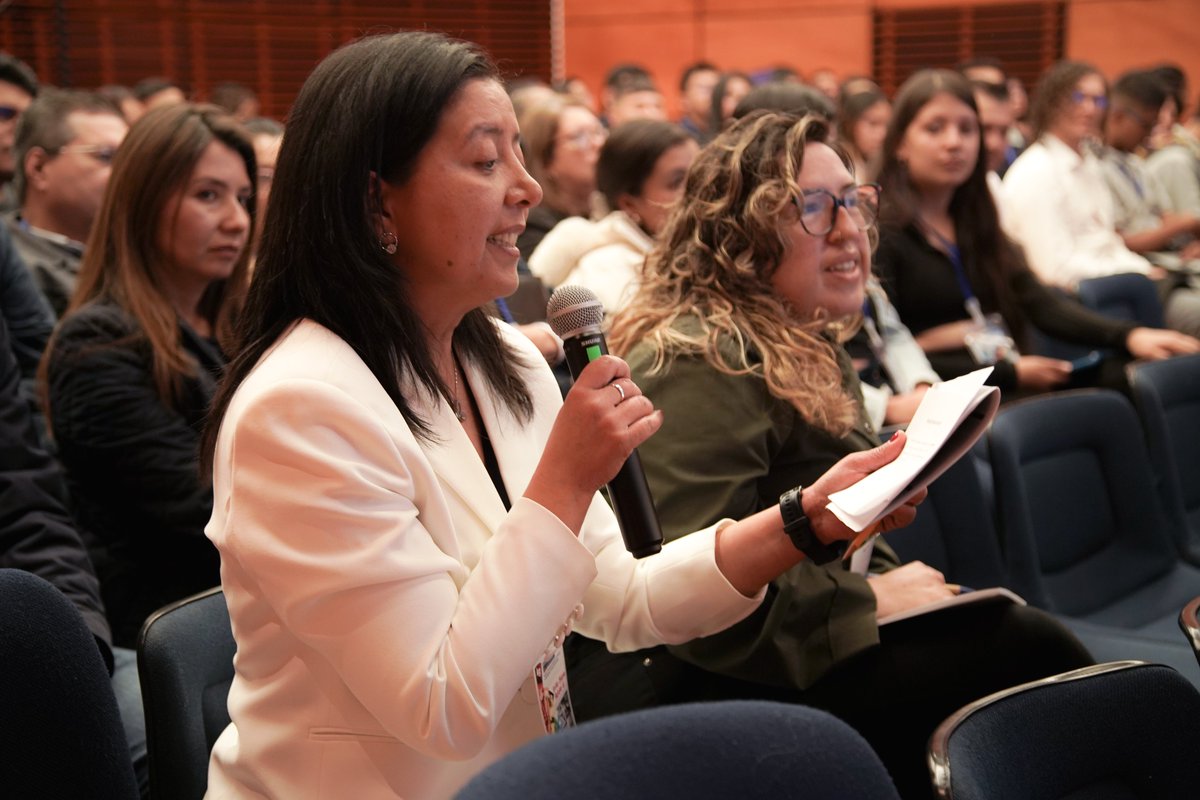 INMdeColombia's tweet photo. Jim Huggett de @NML_ChemBioGC resaltó cómo las #UnidadesBiológicas de la #OMS son complementarias al #SI. Hoy la discusión está alrededor de generar acuerdos entre los dos sistemas para mejorar #Diagnósticos, tratamientos y #EnsayosClínicos con #Comparabilidad a #NivelGlobal. https://t.co/OyeKGjiCir