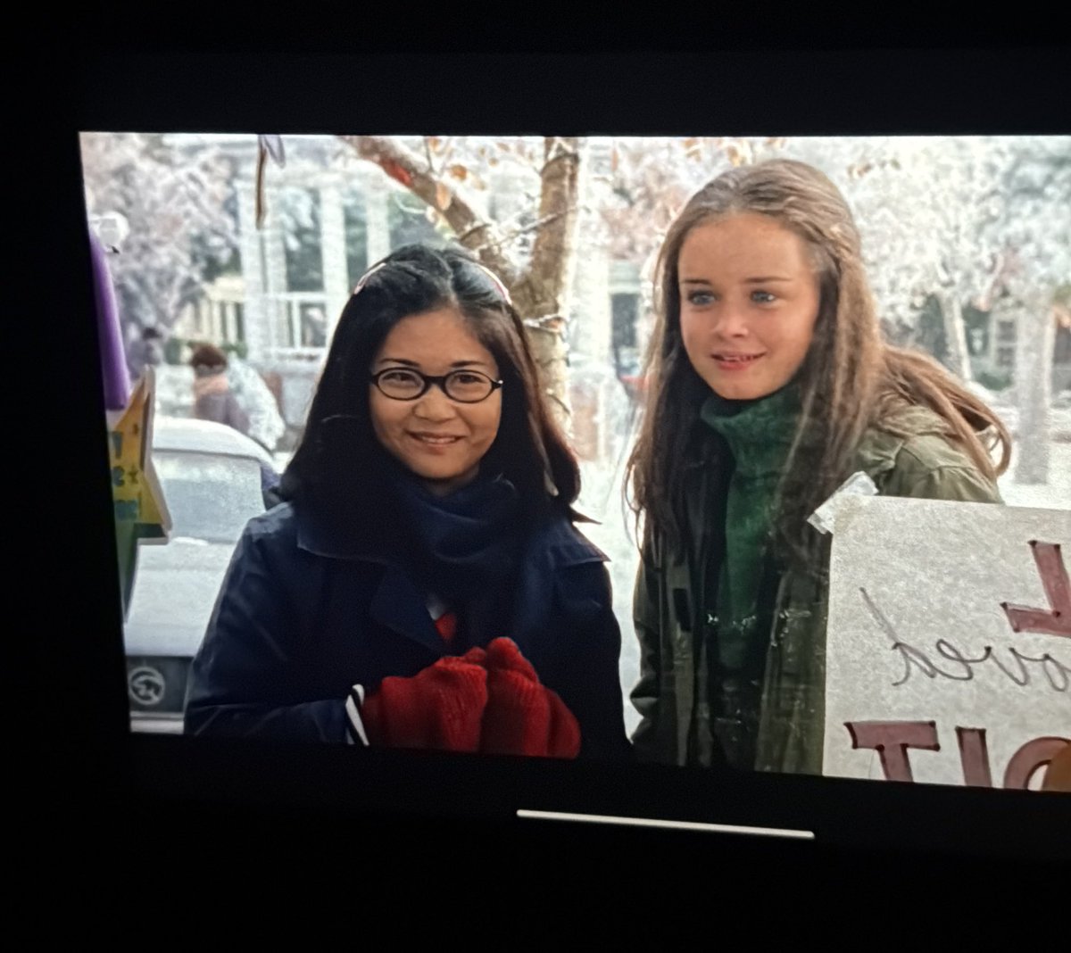 MonniDiary's tweet photo. يجننوون صداقتهم مره حلوه #GilmoreGirls https://t.co/epqZmw7gQw