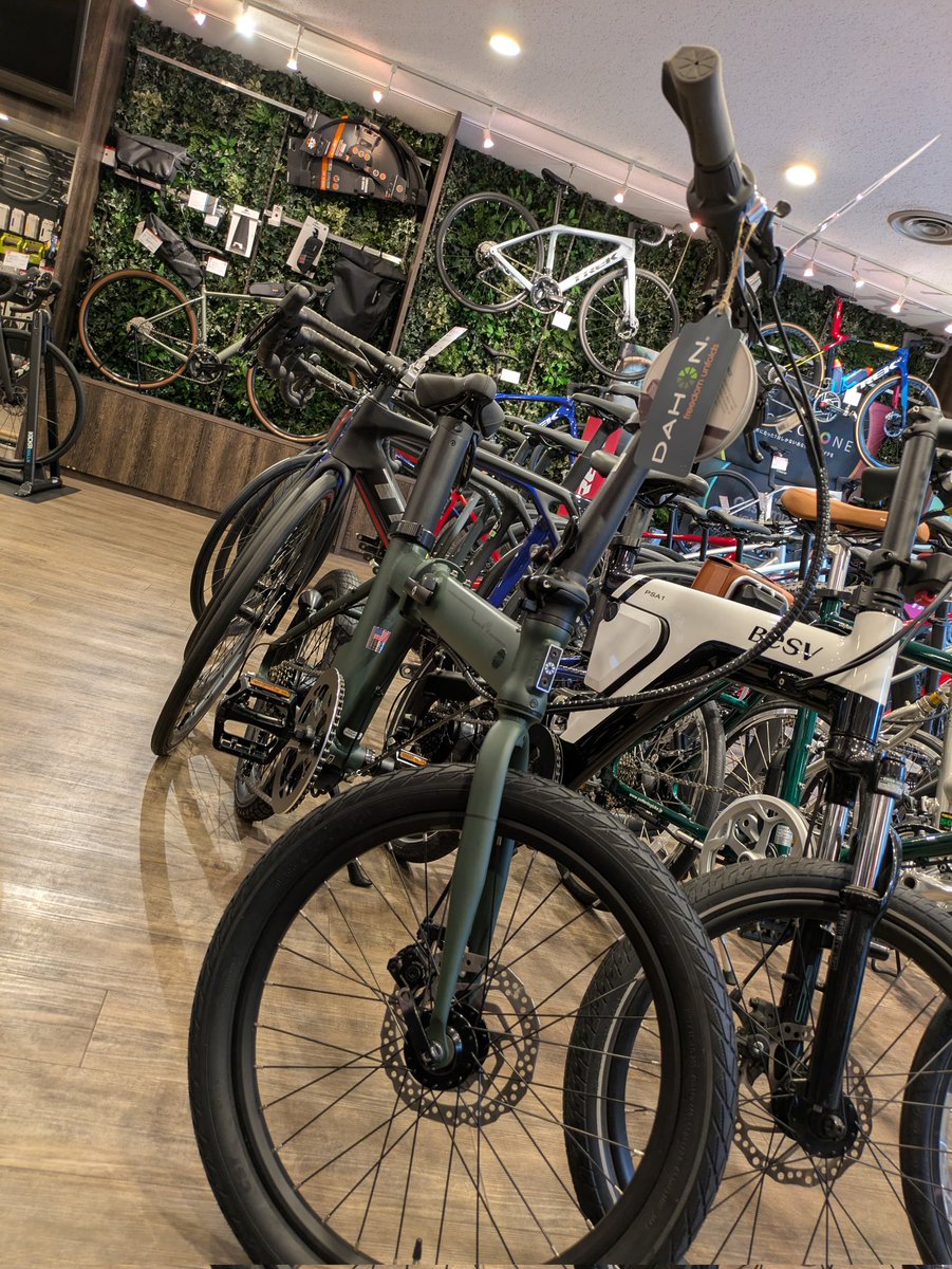 LOROCYCLEWORKS's tweet photo. 最近よく動くe-bikeに新たな仲間が！
Samsung製のバッテリーを搭載した20（406）x2.0インチのワイルドなルックスの #dahon #FuCom
e-bikeお悩みの方は一度見に来てくださいね！ https://t.co/rnDeOPIvWM