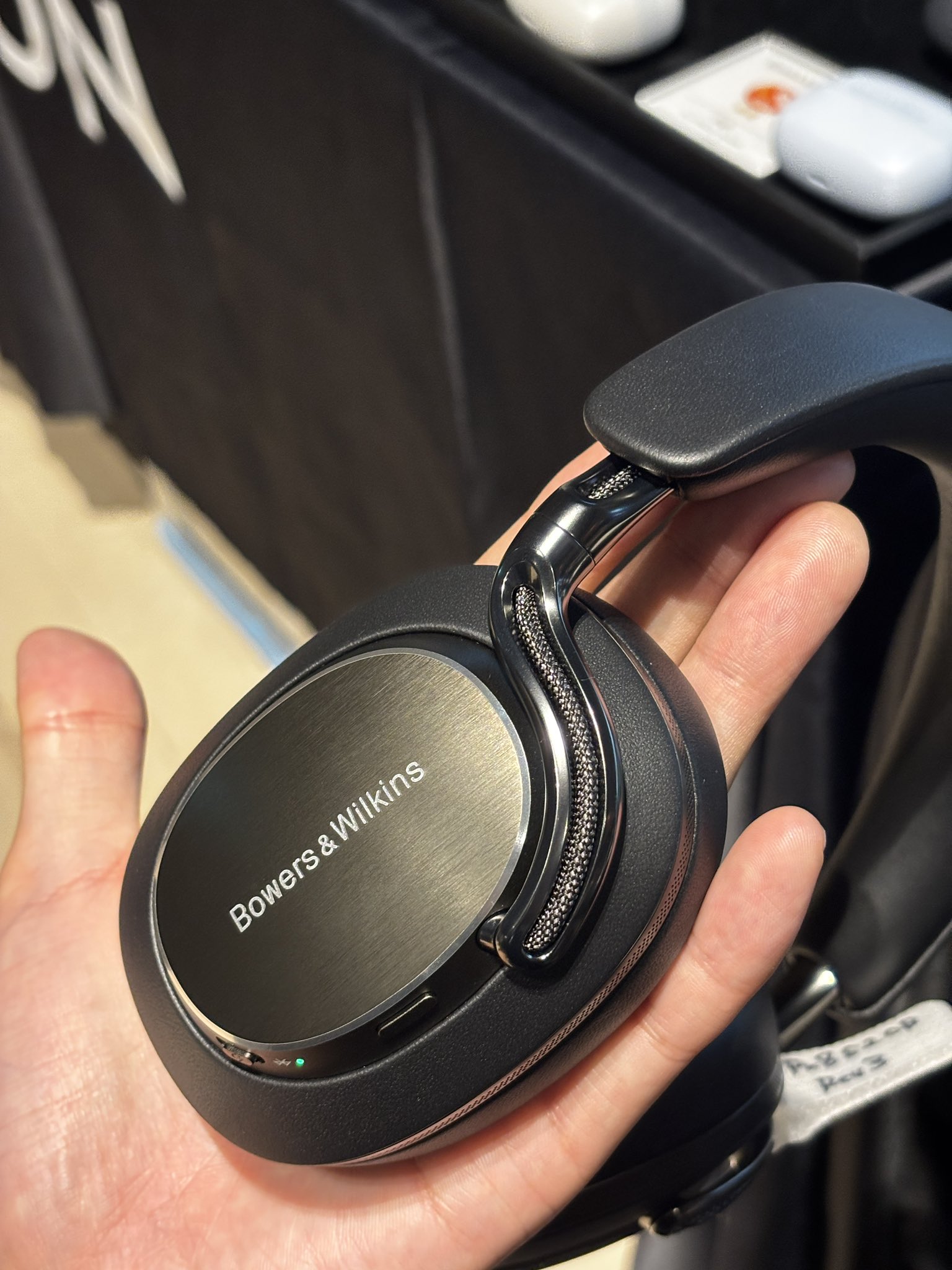Bowers & Wilkins フラッグシップ ワイヤレス ヘッドフォン ブ Bowers & Wilkins フラッグシップ ワイヤレス ヘッドフォン ブ