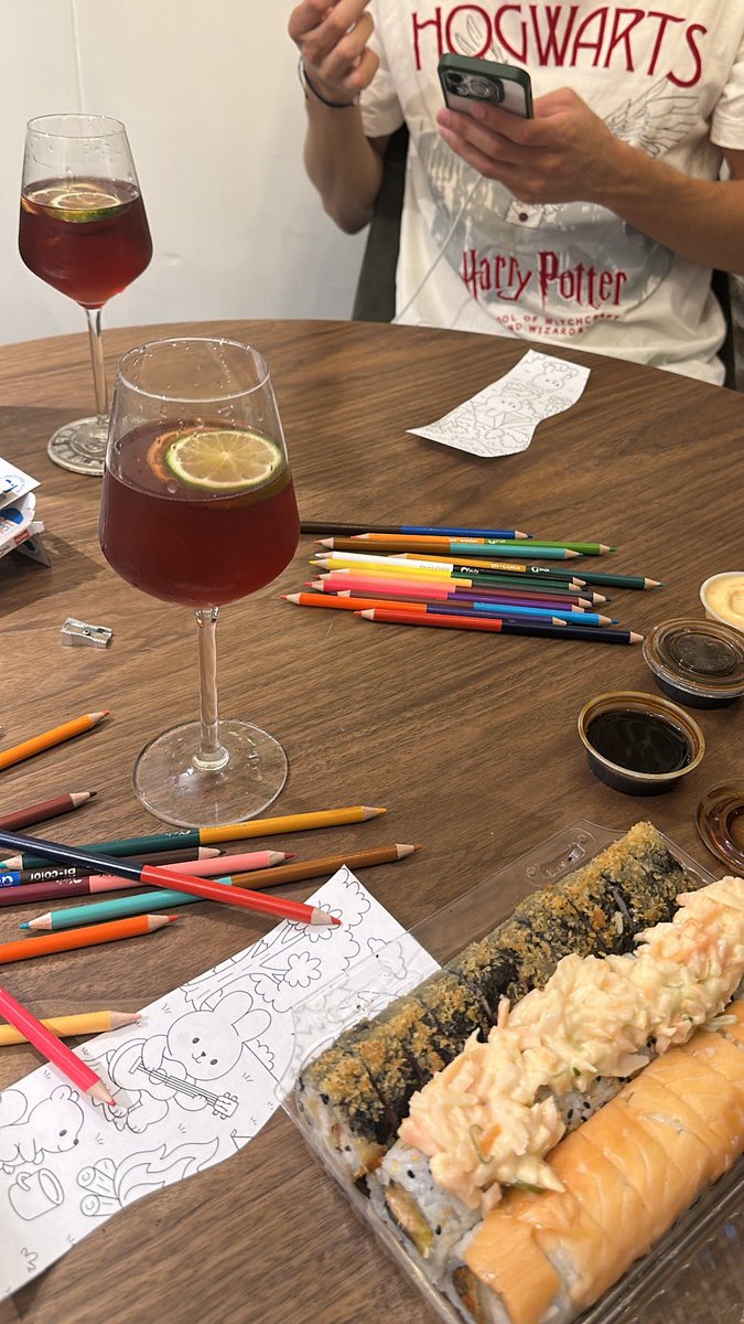 mor9808's tweet image. Viernes por la noche, yo en un date perfecto con mi hombre y no mamando cacho mi linda 🙂‍↕️🙂‍↕️🙂‍↕️