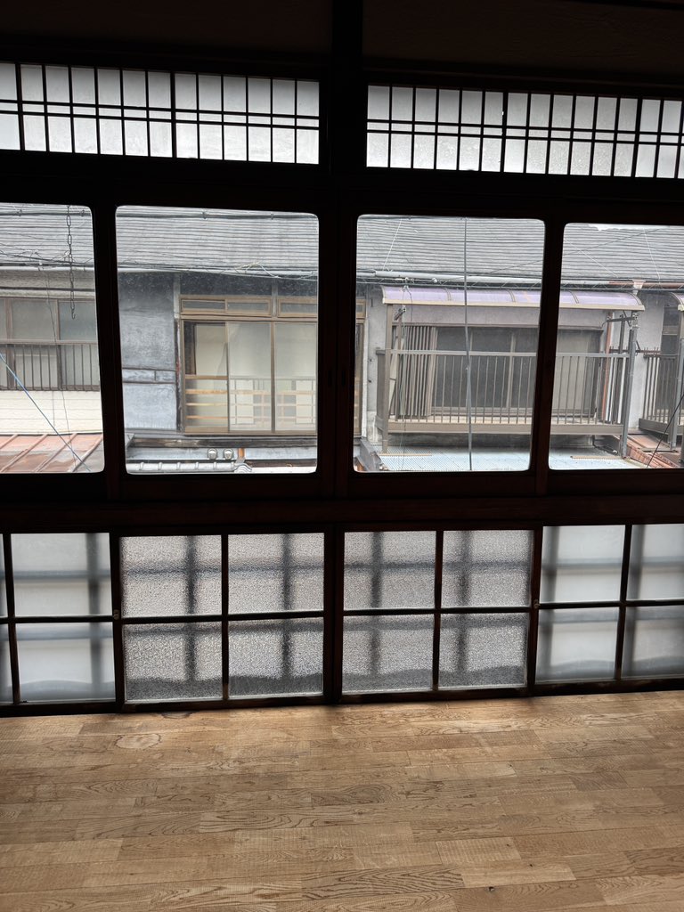オープンナガヤ大阪は長屋生活を公開するイベントで、今年で15年目とのことです。今日からスタートですが、それに先立ち、昨日長屋の改修活用事例を見学させていただきました。取り壊されそうな長屋をいくつも救い、よき文化を後世に継承している大変素晴らしい取り組みだと思いました！