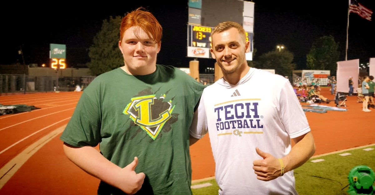 MrProsserLISD's tweet image. 💚 Just a couple tough-*** Longview kids. 

#ClassOf2020 Lobo legend @Haynes_King10, shown here with #ClassOf2030 future Lobo @RProsser2030. #LoboFamily