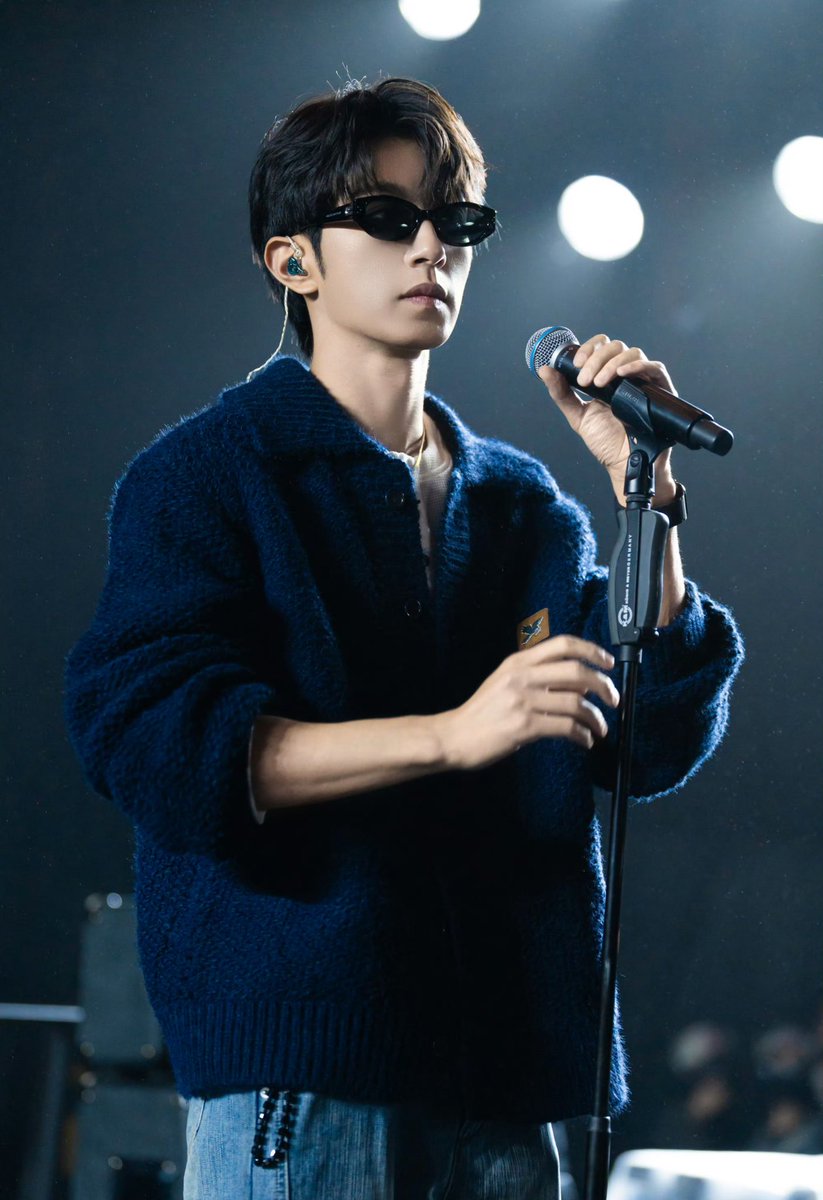 globalDESIRE4_'s tweet image. DESIRE4_ UPDATE
weibo.com/7987608577/521…

Desire’s first music rehearsal!
The notes collide in the air, and the rhythm is on the same frequency as the heartbeat. It's a long-awaited encounter 💕

#EliotHuang #KipukaQiu #HuangXing #QiuDingJie #OceanJiang #JiangHeng #SeekyLi…