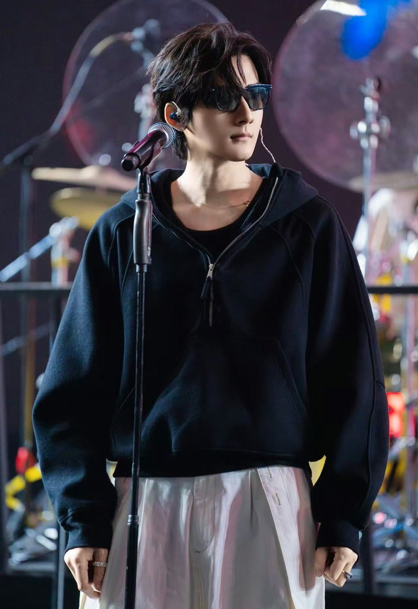 globalDESIRE4_'s tweet image. DESIRE4_ UPDATE
weibo.com/7987608577/521…

Desire’s first music rehearsal!
The notes collide in the air, and the rhythm is on the same frequency as the heartbeat. It's a long-awaited encounter 💕

#EliotHuang #KipukaQiu #HuangXing #QiuDingJie #OceanJiang #JiangHeng #SeekyLi…