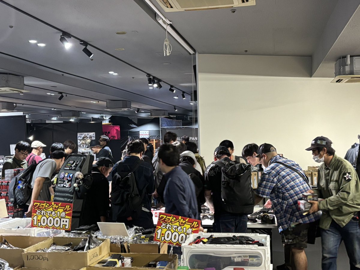 royalmoto2022's tweet image. #ガンフェス2025 開場しました！！

早速 #LayLax ブース賑わってます🥰