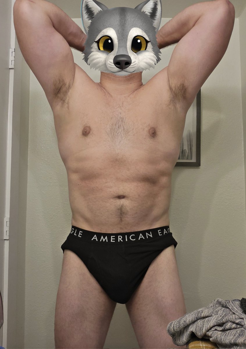 CloversDen's tweet photo. Day by day, getting to my target build. Thank you all for putting up with my body posting, your love and comments keep me going! #fitfur #FitnessMotivation #pose #workoutwolf https://t.co/CeHr2YjM5Q