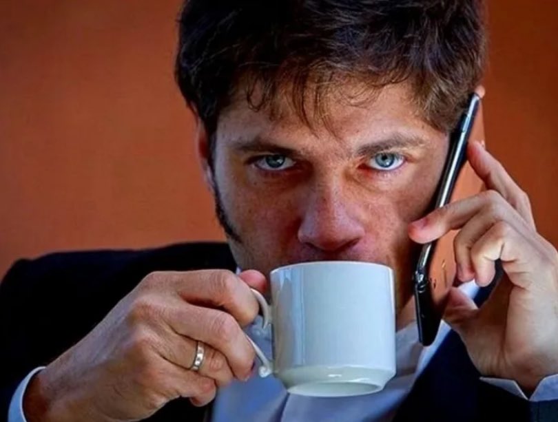 bronzeagevasco's tweet photo. "Te los deposité a nombre de un narco buscado en USA."

"Excelente Lord Kicillof, ahora admito haber recibido el pago en redes."

"Todos te van a putear querido amigo... pero yo se que sos un verdadero patriota bonaerense."

"Heil Nestor."

"Heil Nestor." https://t.co/YYuDxWO3rw