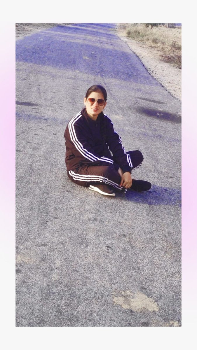 फेमस होने का मन हो रहा है। कौन सा कांड करूँ कुछ समझ में नहीं आ रहा है...।🤣
Good morning 🥰