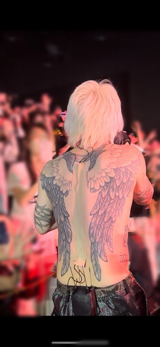 blue_sin_garden's tweet photo. 今日は天使の日という事で、時を経て大天使になったHYDEさんを思いました。 https://t.co/wsd6cS1H9C