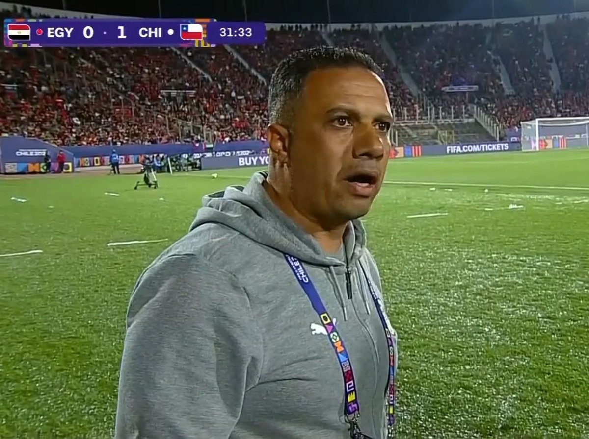 اللي اعرفه، أو اللي المفروض نشوفه ونعرفه..
إن المدير الإداري لأي فريق أو منتخب يكون أكثر الناس حرصا على قصة الانذارات والعقوبات.. فما بالك بقى وإن الانذارات ممكن تكون عامل حسم في التأهل.. فالمفروض إن المدير الإداري ينبه على كل أعضاء الفريق لعدم حصول أي شخص على كارت أصفر قد يؤثر