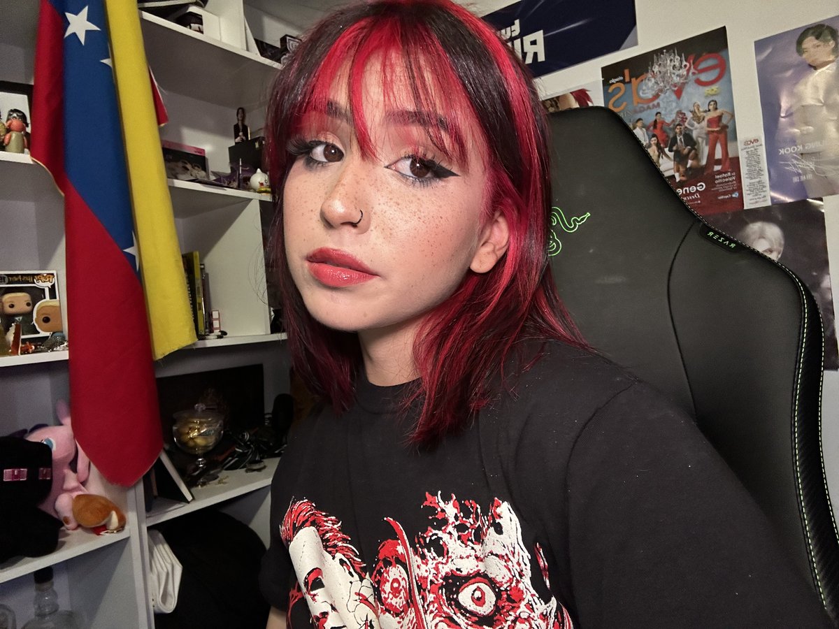 FairlyGab's tweet photo. el look de Halloween de este año 👻 https://t.co/nkX88XmoK4