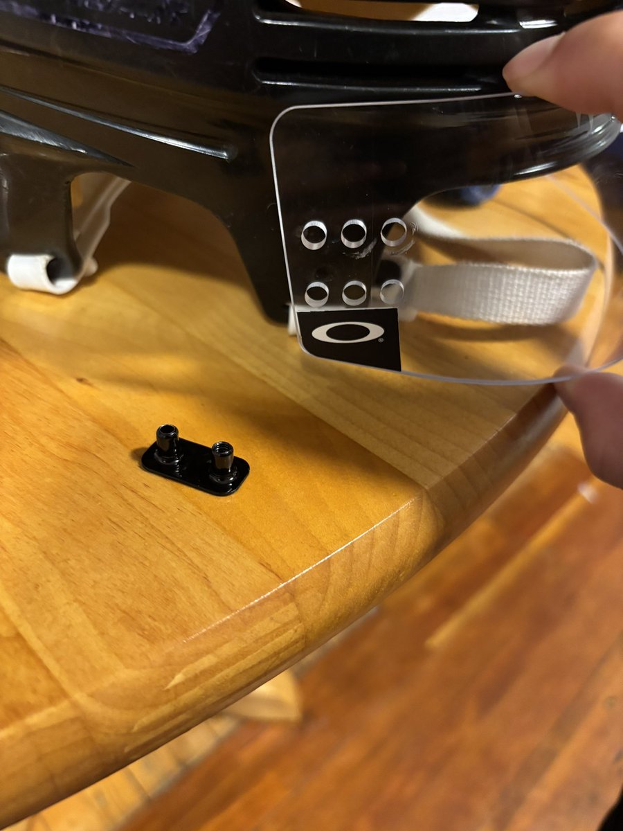 Mayhem2Point0's tweet photo. @oakley my hockey visor came with bracket with no threads. One side has them, the other does not. Any chance you could send me a new one? Thanks in advance! https://t.co/ier8p6AKOo
