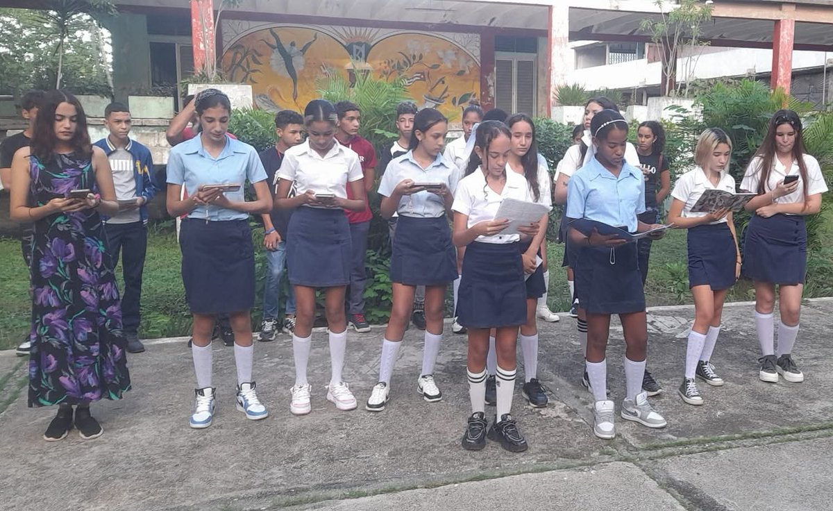La FEEM de Cueto (@de_la88881) on Twitter photo Protagoniza la FEEM acto revolucionario en el CM Gildo Fleitas López. Resaltan efemérides, la vida de Fidel y apoyo a Venezuela. <a href="/CuetoEducadores/">DME Educadores Cueto</a> <a href="/CubaMined/">MINED</a> <a href="/UJCdeCuba/">UJC de Cuba</a> <a href="/DPEHolguin/">Dirección General de Educación Provincia Holguín</a> Protagoniza la FEEM acto revolucionario en el CM Gildo Fleitas López. Resaltan efemérides, la vida de Fidel y apoyo a Venezuela. <a href="/CuetoEducadores/">DME Educadores Cueto</a> <a href="/CubaMined/">MINED</a> <a href="/UJCdeCuba/">UJC de Cuba</a> <a href="/DPEHolguin/">Dirección General de Educación Provincia Holguín</a>