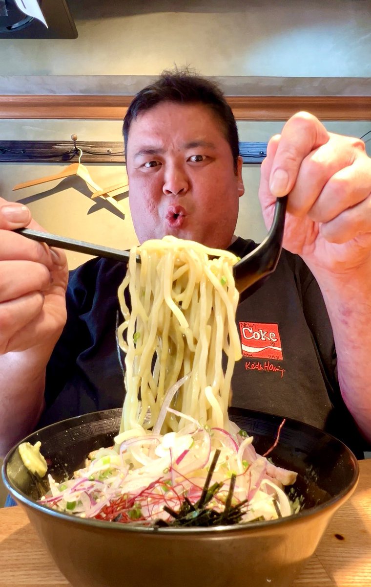 高田馬場 廻麺鶏千
冷やし牡蠣まぜそば
つけ麺だと思ってたらまぜそばになってた！けど苦手な磯臭さはなく牡蠣のクリーミーな旨みたっぷりのタレでナイスなまぜそばでした！
動画撮影もしたので編集したらupいたしますわ(๑ ́ᄇ`๑)