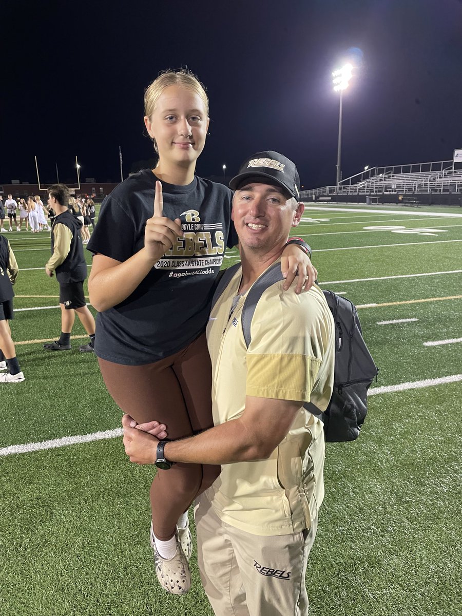 coach_singleton's tweet image. Big time win over St. X 14-3! Defense came to play! “Success is never final and failure is never fatal.” #GoRebels #theygoaswego #beaboutit