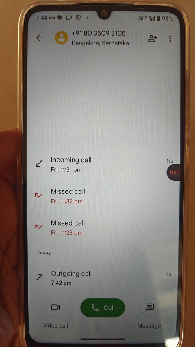 ms_romi_b's tweet photo. @flipkartsupport @flipkartsupport @Flipkart @_sachinbansal @binnybansal 
I am now horrified. On raising a request for a defective phone, instead of resolving you teach your employees to harass females with late night calls. I made the mistake of purchasing on ur site &amp; this is how I pay. https://t.co/MAGxEeEHMT