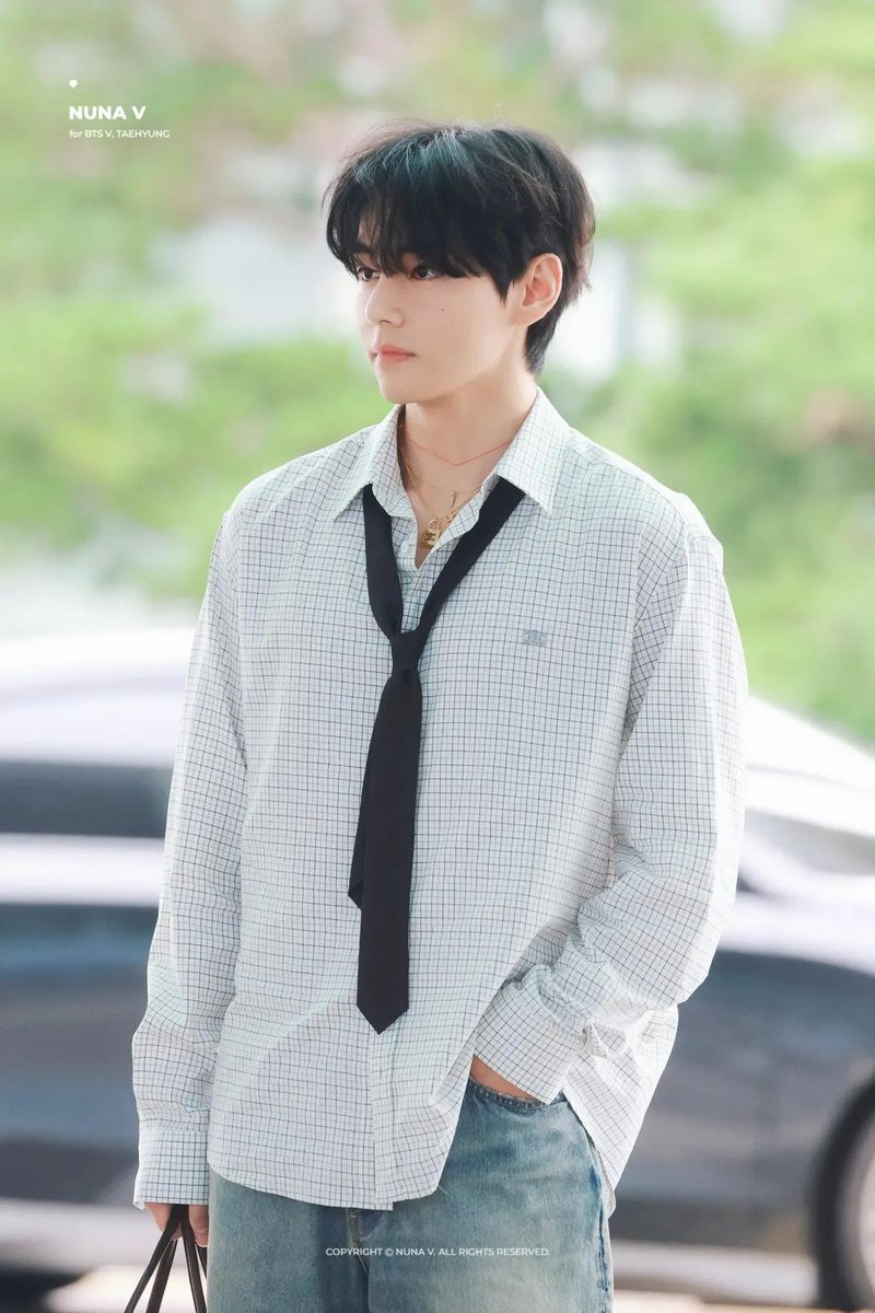 bylay718673's tweet photo. V FOR PARIS FASHION WEEK 
CELINE AMBASSADOR TAEHYUNG 
#Taehyung #kimtaehyung #TAEHYUNGxCELINE #CELINESUMMER2026 #PFW https://t.co/YBqzSvuBcv