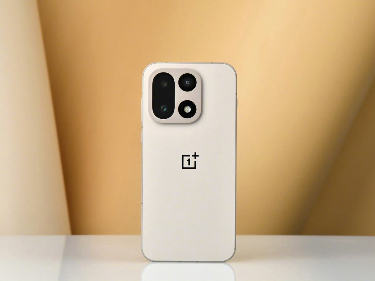 Techupdate3's tweet image. #OnePlus15