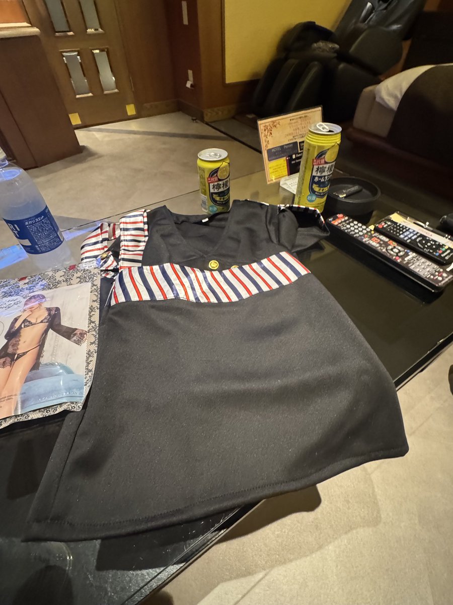 ビフォー写真

アフター写真（残念ながら、これしかお見せできません😐）。
ただ、CAのコスチューム姿は本当にセクシーでした。

もうご存じの方も多いと思いますが、この部屋はカップルズを使って予約しました。特に金曜の夜でもお得に利用できました。
部屋は想像以上に良かったです。