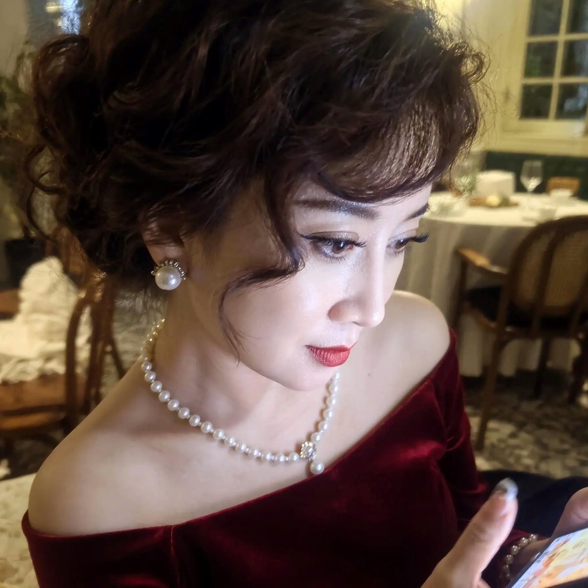 ccyqcia321's tweet photo. 熟女像酒，初尝醇香，入口浓烈，回味悠长，让你沉醉不知归处🤓 https://t.co/Fq9q8y7pLl