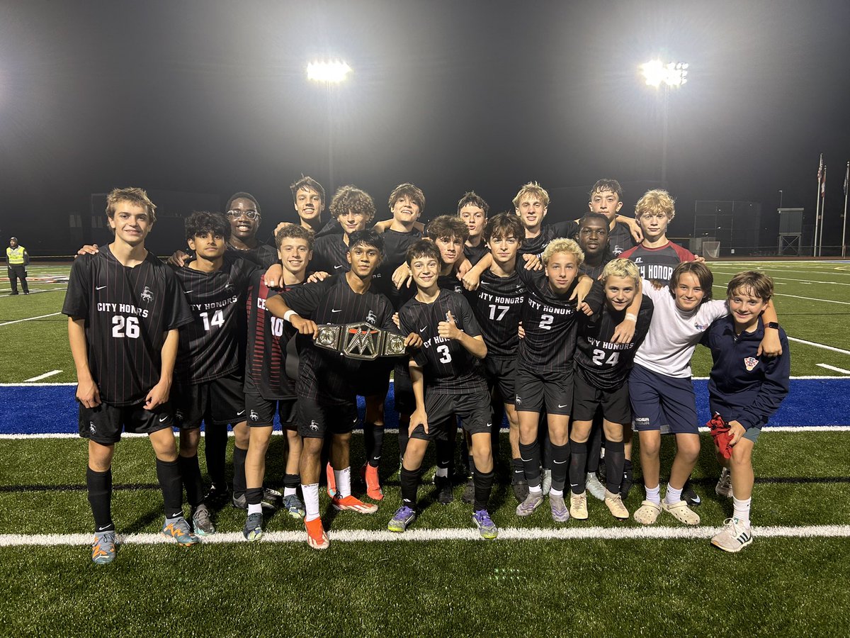 We celebrate 7 seniors with 8-1 win vs. McKinley. HS soccer at its finest. We celebrate lasts for our seniors &amp; glimpse the future with Bobby Morgan’s first as an 8th grader.
Mazepa ⚽️⚽️
R. Morgan ⚽️🍎
M Uddin ⚽️⚽️🍎
Petti⚽️⚽️
McAndrew 🍎
L Morgan 🍎