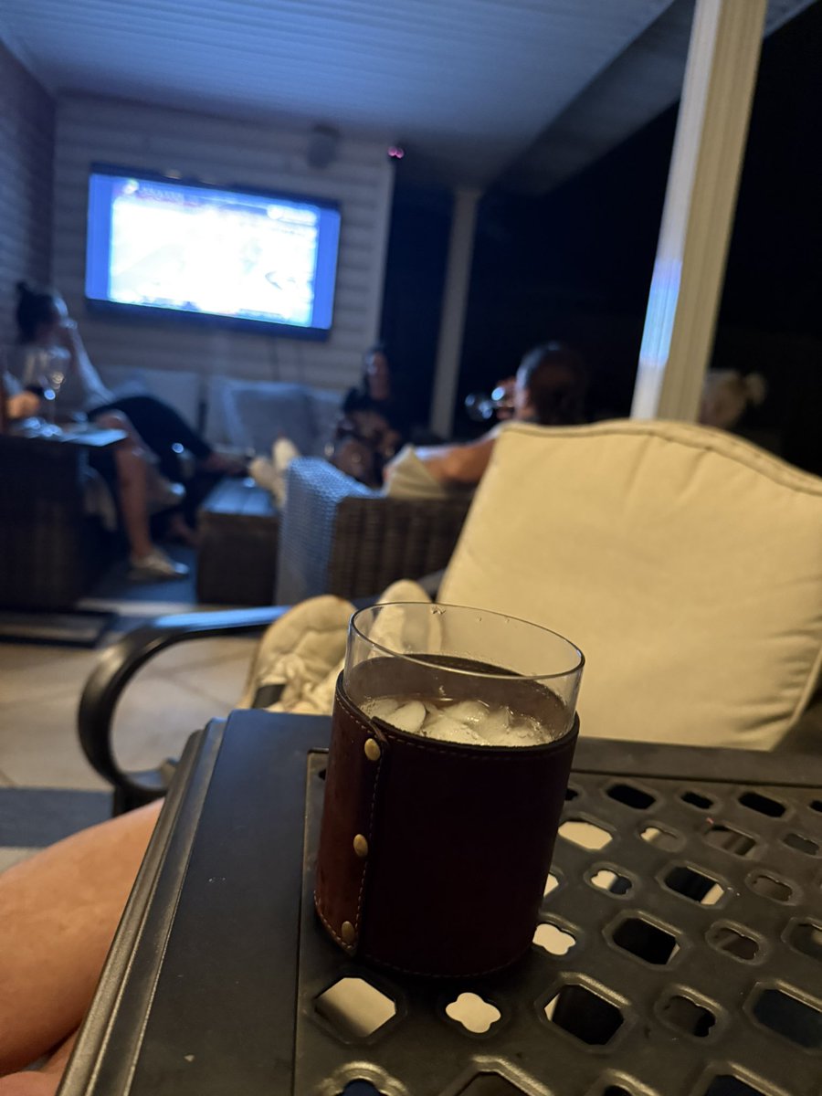 Catchyduck's tweet photo. @LandmanLife @EnronChairman @StreetBomber @NewsFinOil @ManchesterUtd81 @wtxoil @RealPETE2020 @MOAR_Drilling Friday night lights https://t.co/DW9P62ASZT