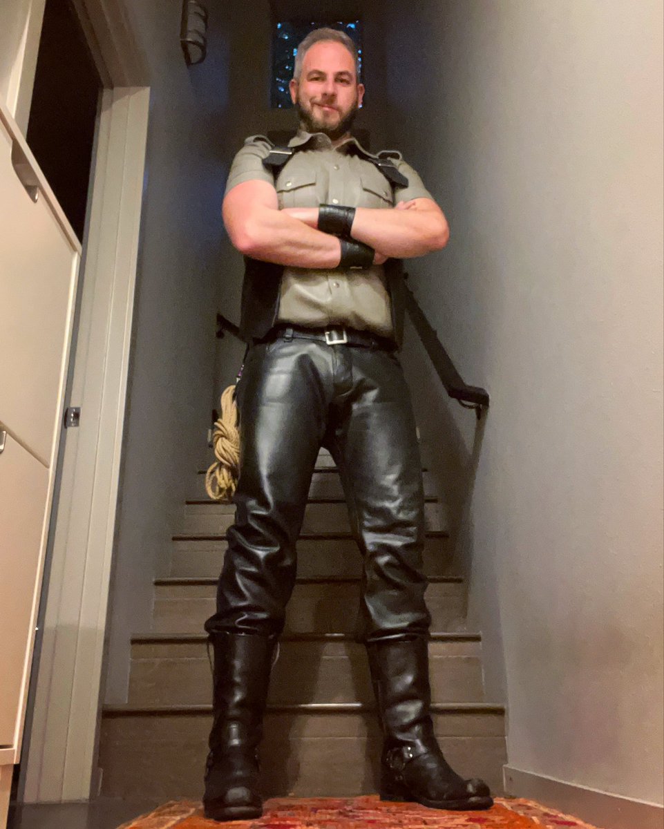 It’s been a long hard week. Time to go tie up some boys at the #menropingmen conference. #mrm2025