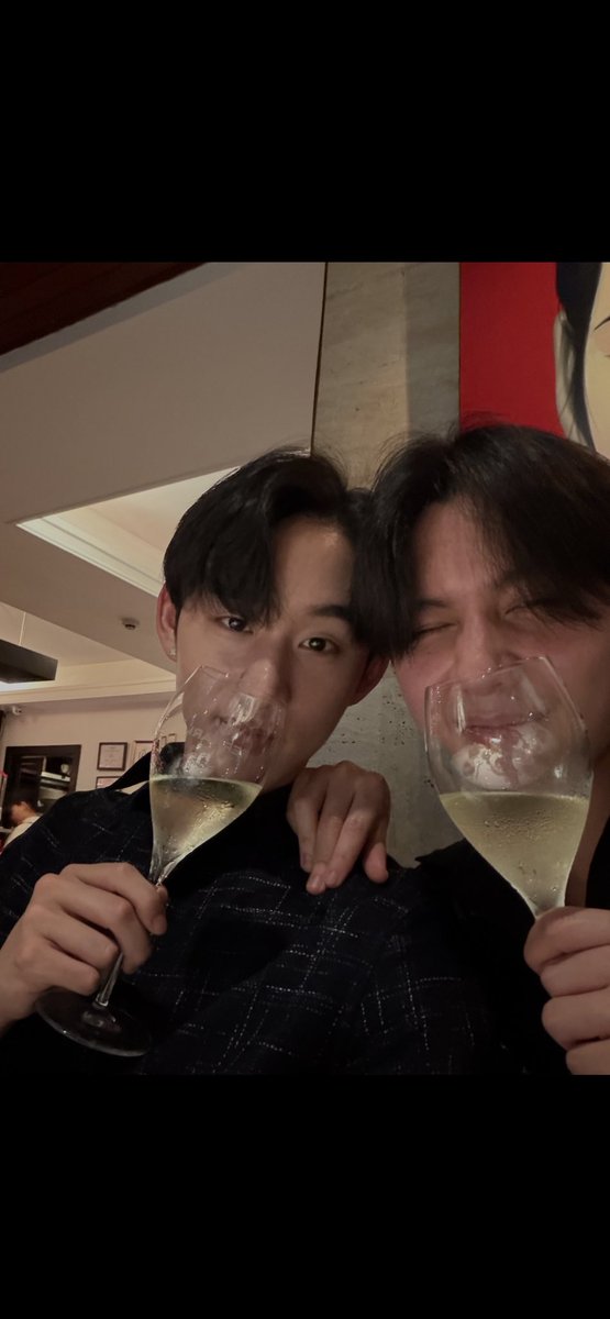 สวัสดีตอนสายๆตื่นมาด้วยรอยยิ้มที่มีความสุข เพราะตื่นปุ๊บสิ่งแรกที่ทำคือเปิดรูปนี้  ขอบคุณที่ปามาให้นะ😍❤️

 #WilliamEst  #วิลเลี่ยมเอส