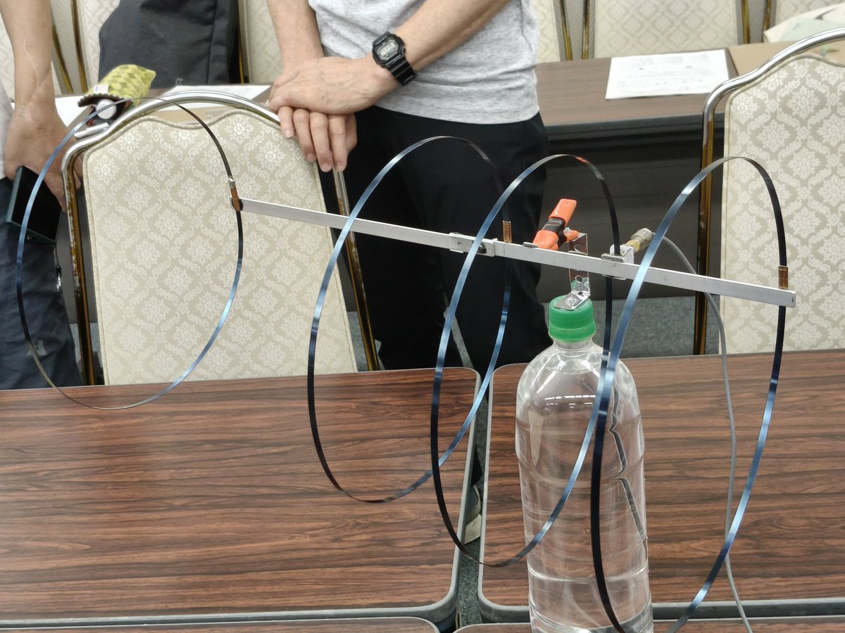 JK1FOX's tweet image. グローバルアンテナ研究会主催の手作りアンテナ製作講習会@池上に参加してしいます
430の４エレループ製作中