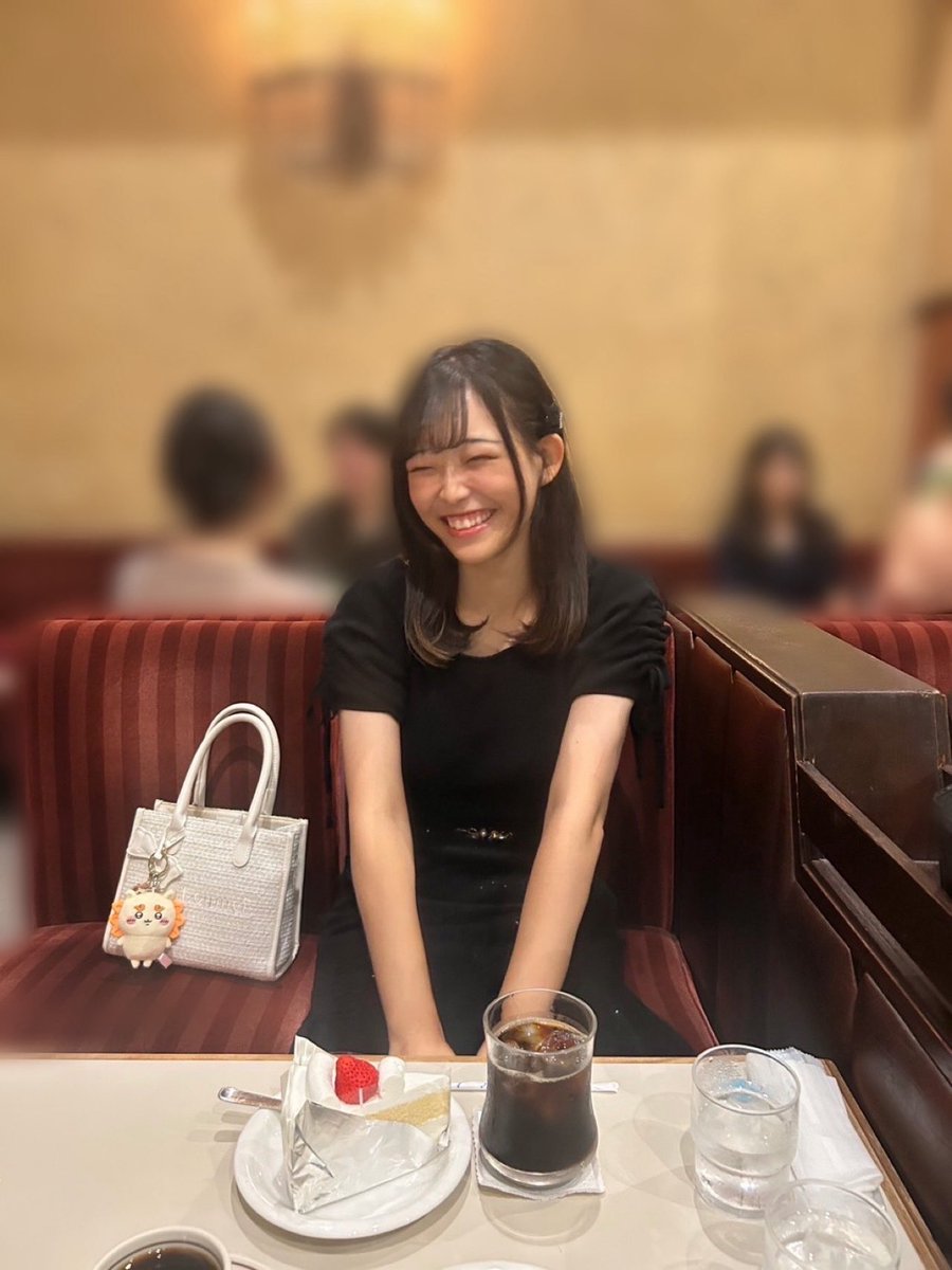 Fresh直前ということで、ゆのもなんだかドキドキそわそわしております😌💗

そしてなんと、3日目のオープニングアクトとして出演させていただくことになり、本当に嬉しいです...！！🥹💖

写真はこの間、1年生のあいらちゃん🐻‍❄️とデートに行ったときに撮ってくれたものです！🥰🥰🫶🏻