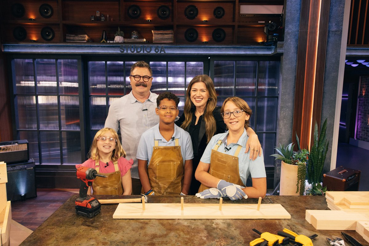 Nick_Offerman's tweet image. It’s always a privilege spread love, creativity and woodworking on The Kelly Clarkson Show @KellyClarksonTV , and I am happy to report that only one of my helpers was a total butthole and it was the one with the mustache. #LittleWoodchucks
