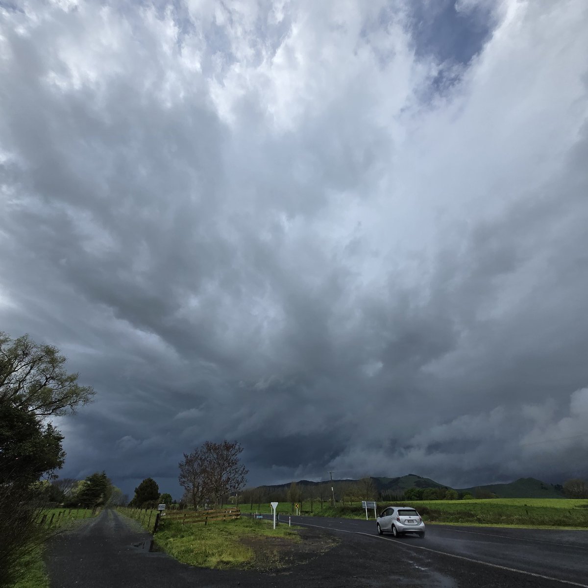 Fronts # 4 and 5 moving on over.
Looking north towards Paeroa from Mangaiti, Te Aroha.
<a href="/WeatherWatchNZ/">WeatherWatch.co.nz</a>  <a href="/MetService/">MetService</a>  <a href="/HaurakiGulfWx/">Hauraki Gulf Weather</a>