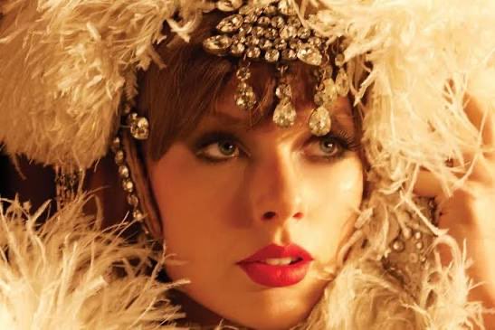 SwiftieScope's tweet image. Dripping in diamonds and divine energy ✨ #TaylorSwift #TheShowgirlEra”